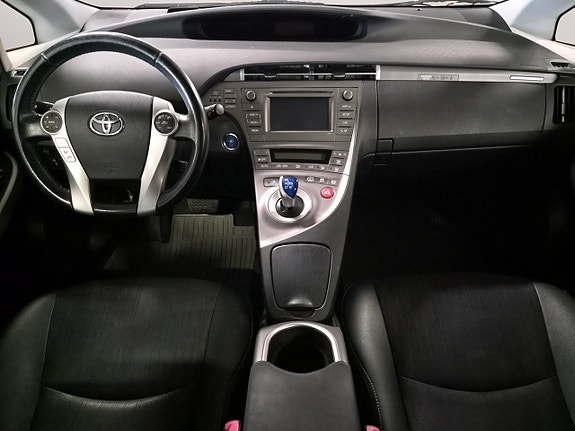 Toyota Prius Plug-in Hybrid 13 of 18