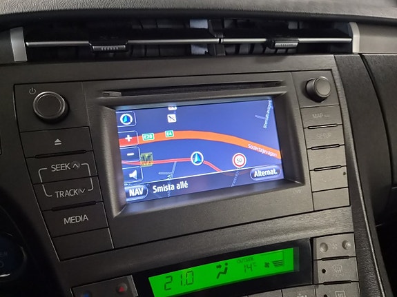 Toyota Prius Plug-in Hybrid 17 of 18