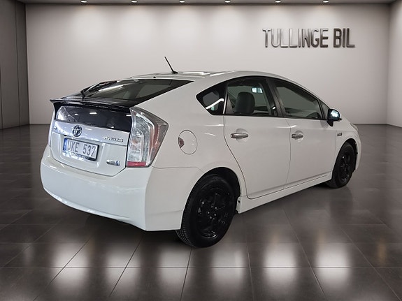 Toyota Prius Plug-in Hybrid 5 of 18