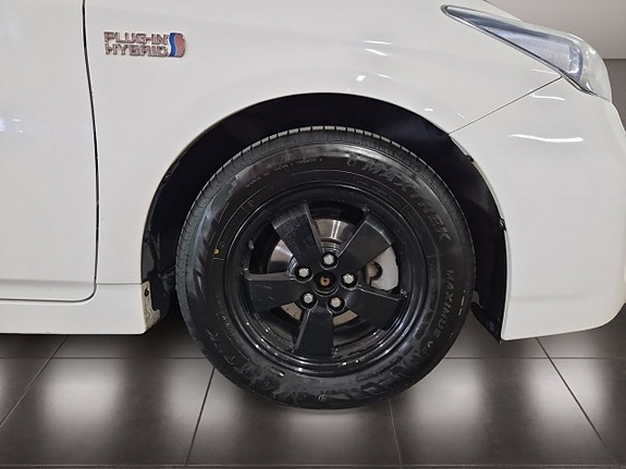 Toyota Prius Plug-in Hybrid 9 of 18