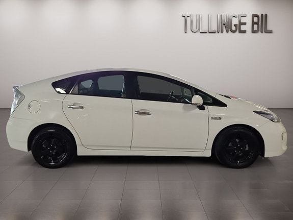 Toyota Prius Plug-in Hybrid 6 of 18