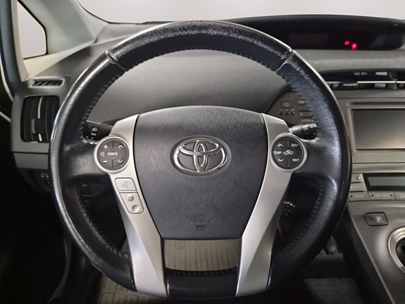 Toyota Prius Plug-in Hybrid 15 of 18
