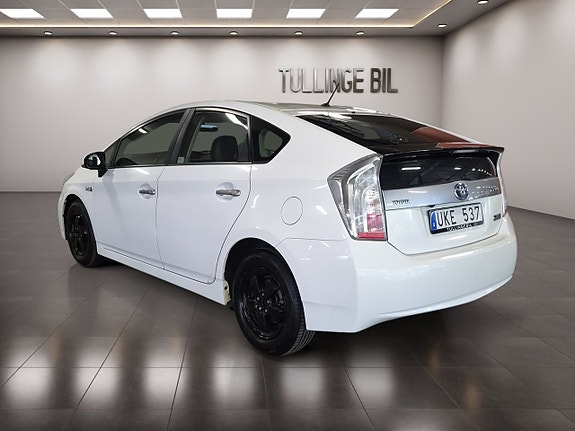 Toyota Prius Plug-in Hybrid 3 of 18