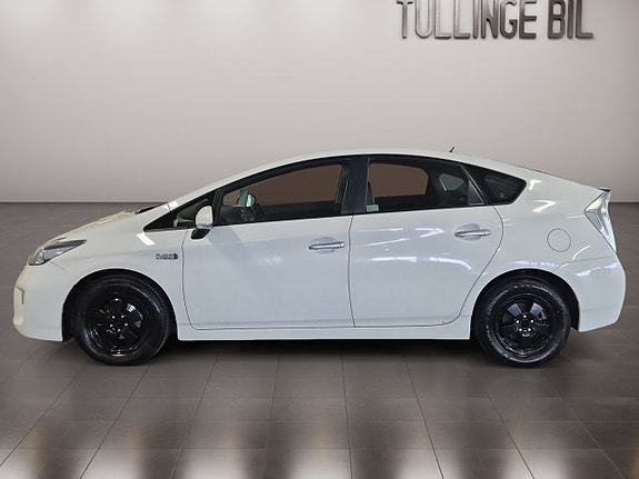 Toyota Prius Plug-in Hybrid 2 of 18