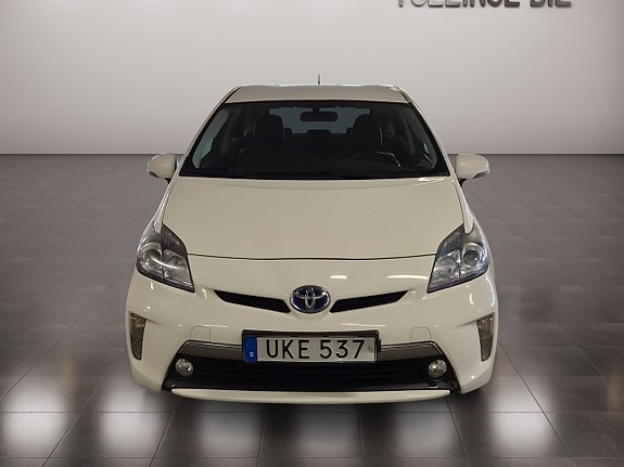 Toyota Prius Plug-in Hybrid 8 of 18