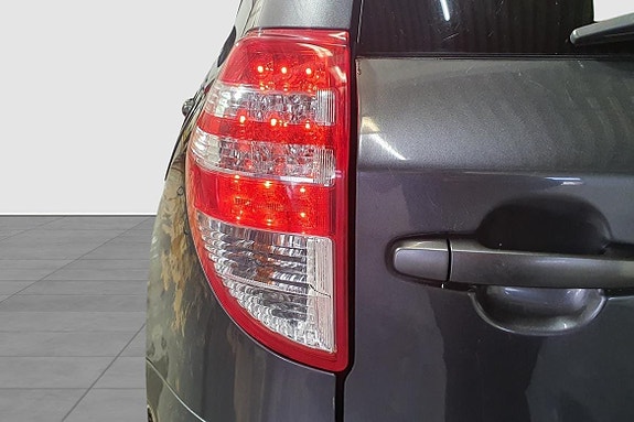 Toyota RAV4 10 of 22