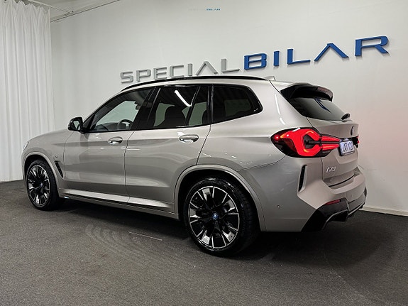 BMW iX3 3 of 26