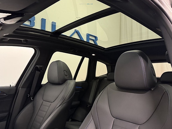 BMW iX3 7 of 26