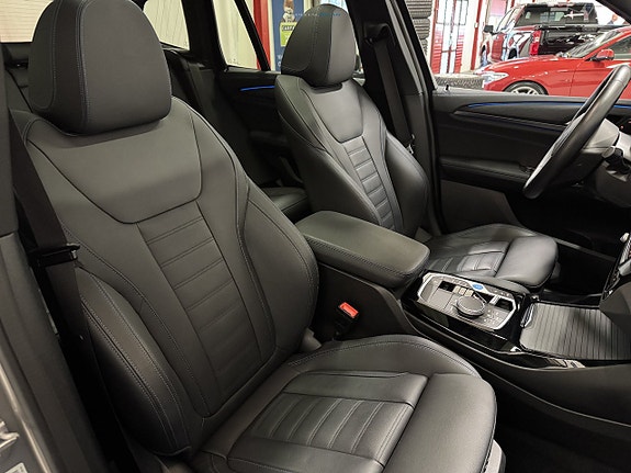 BMW iX3 21 of 26