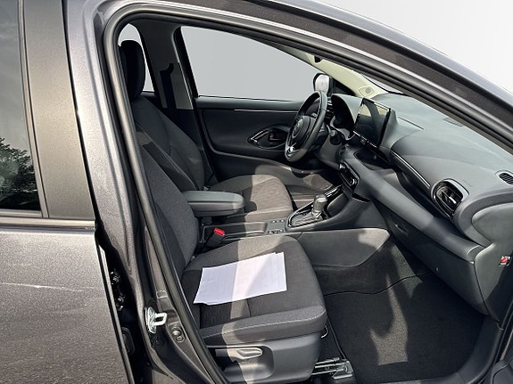 Toyota Yaris 6 of 14