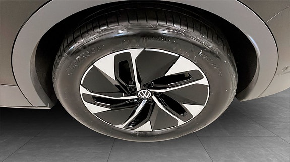 Volkswagen ID.4 6 of 12