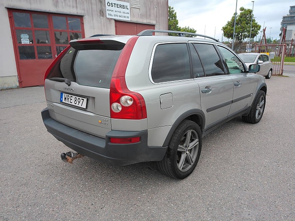 Volvo XC90 3 of 11