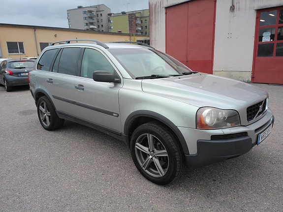 Volvo XC90 2 of 11