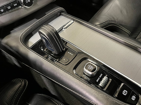 Volvo XC90 18 of 26