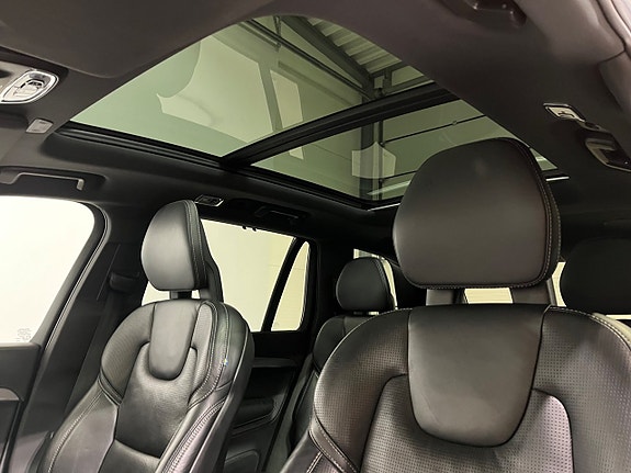 Volvo XC90 10 of 26