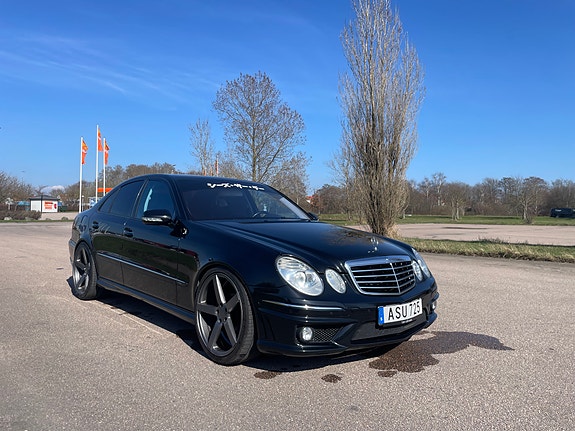 Mercedes-Benz E320 4 of 14