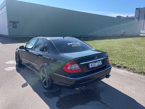 Mercedes-Benz E320 11 of 14