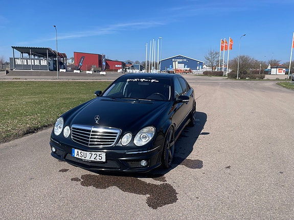 Mercedes-Benz E320 2 of 14