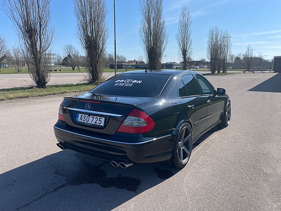 Mercedes-Benz E320 8 of 14
