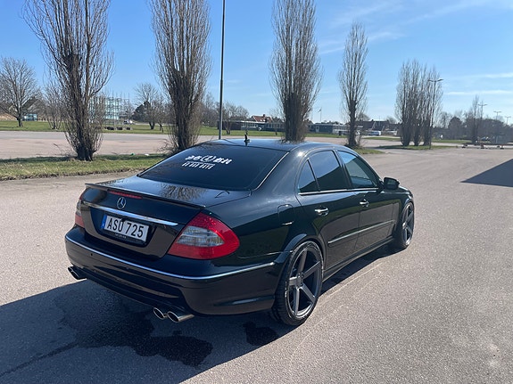Mercedes-Benz E320 7 of 14