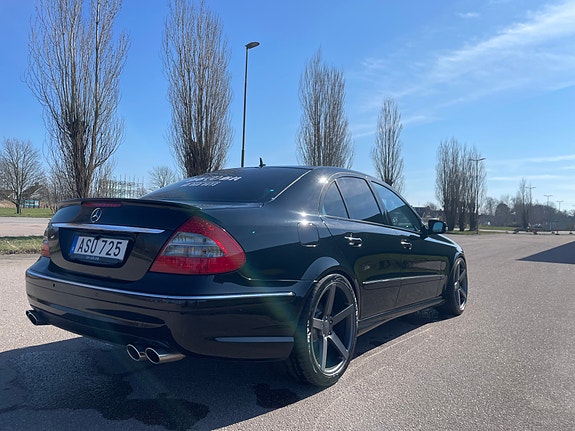 Mercedes-Benz E320 6 of 14