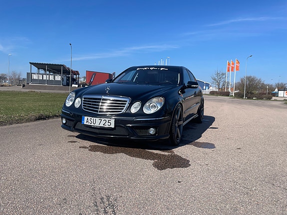 Mercedes-Benz E320 3 of 14