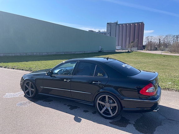 Mercedes-Benz E320 12 of 14
