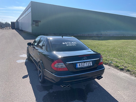 Mercedes-Benz E320 10 of 14