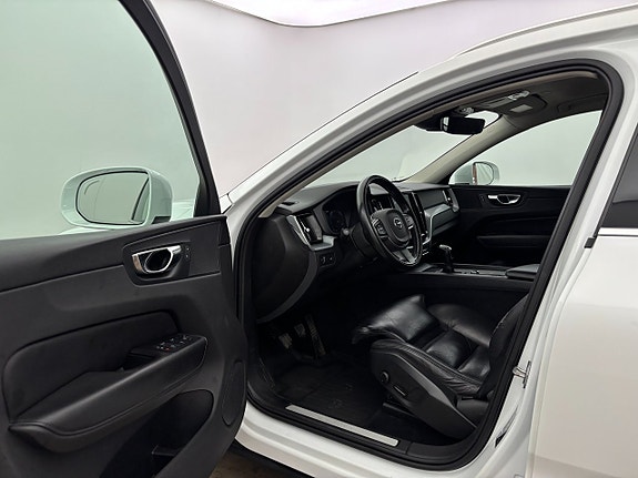 Volvo XC60 10 of 23