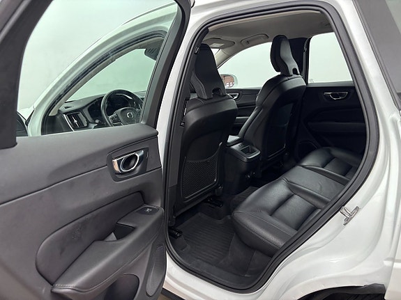 Volvo XC60 12 of 23