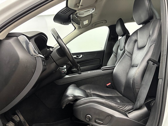 Volvo XC60 11 of 23