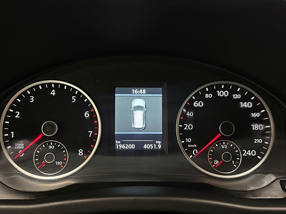 Volkswagen Tiguan 7 of 15