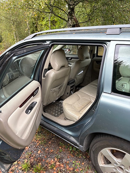 Volvo V70 4 of 5