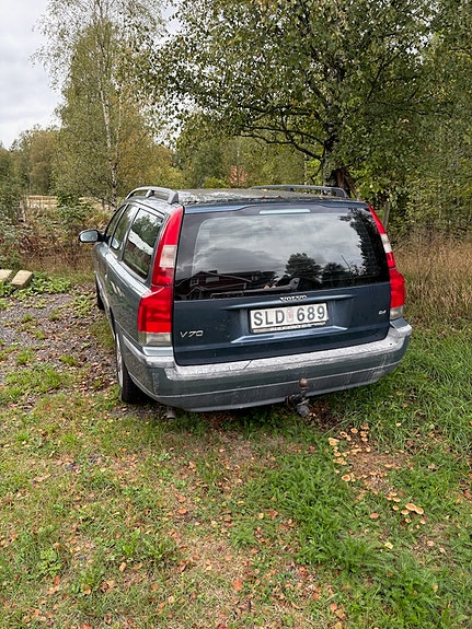 Volvo V70 2 of 5