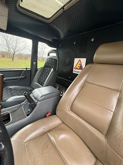 Land Rover Discovery 4 of 5