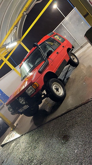 Land Rover Discovery 2 of 5
