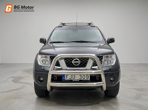 Nissan Navara 2 of 18