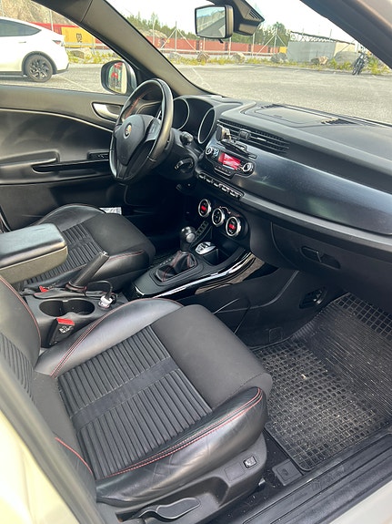 Alfa Romeo Giulietta 9 of 12