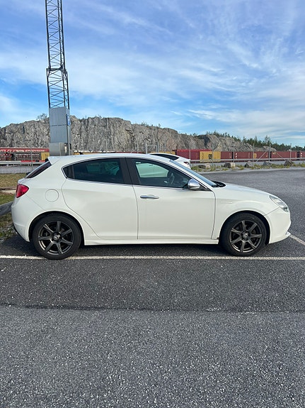 Alfa Romeo Giulietta 3 of 12