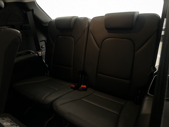 Hyundai Santa Fe 25 of 30