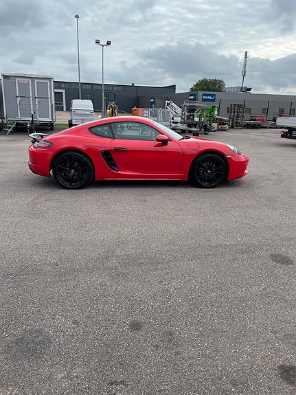 Porsche 718 Cayman 2 of 6