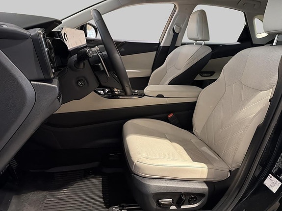 Lexus NX450h+ 12 of 15