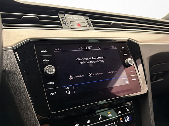 Volkswagen Passat 19 of 30