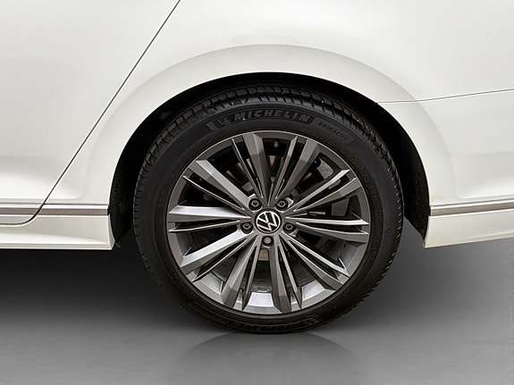 Volkswagen Passat 29 of 30