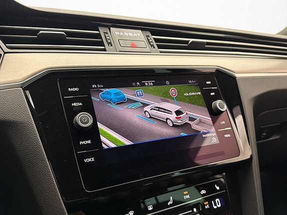 Volkswagen Passat 18 of 30