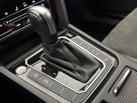 Volkswagen Passat 21 of 30