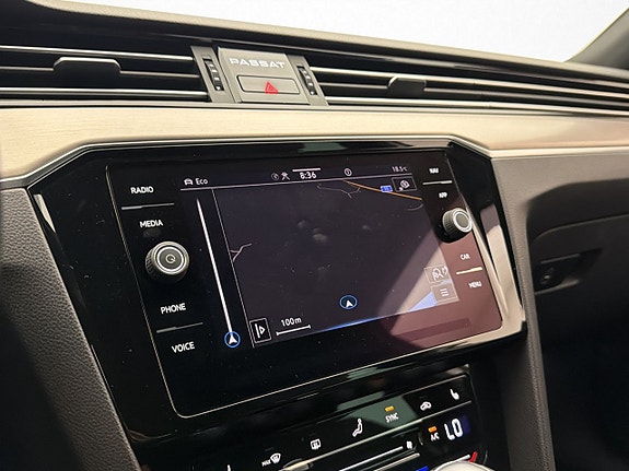 Volkswagen Passat 17 of 30