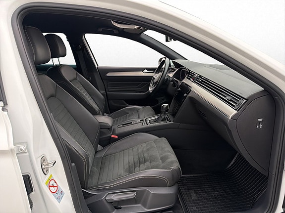 Volkswagen Passat 23 of 30