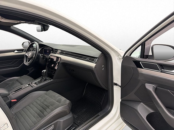 Volkswagen Passat 24 of 30