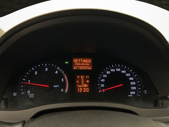 Toyota Avensis 14 of 29